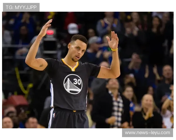 NBA历史：库里三分球命中率突破42%，极限投篮技术！，库里生涯三分球命中数