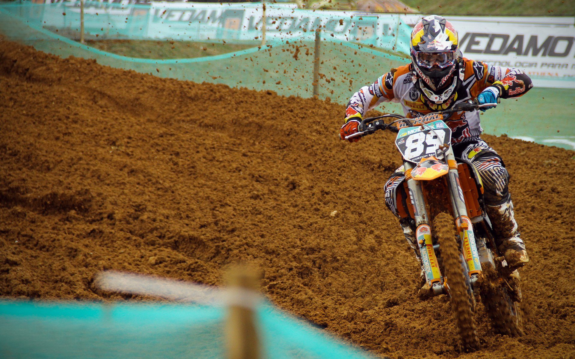 球员勇救俱乐部财务陷阱,集资支持球队运营,球队的资金来源